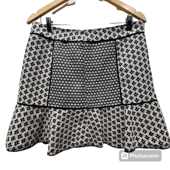 LOFT 12P Geometric Black Cream Ruffle Hem Work Career Skirt Wardrobe - Picture 1 of 6